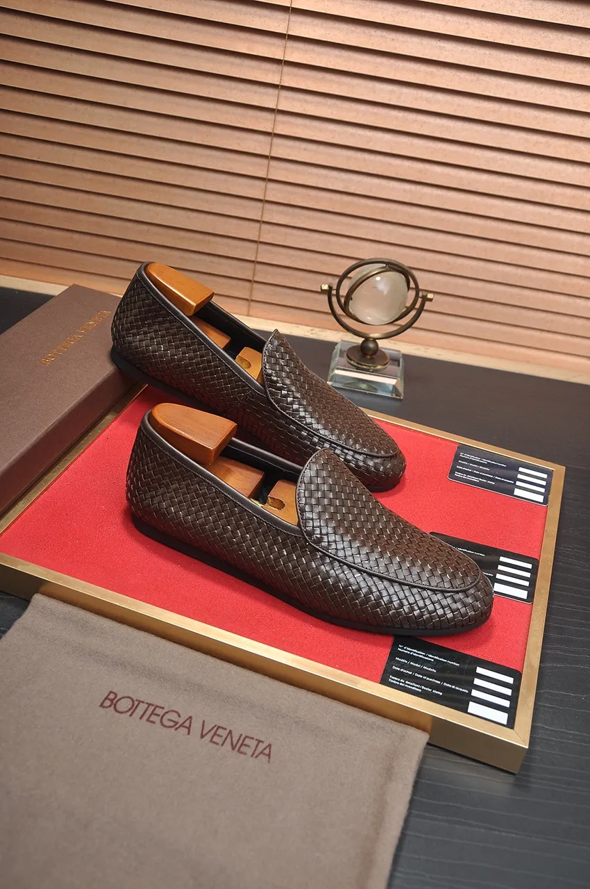 Men's shoes 💰600💶 [Botteg Venetta (BV)] (wallet shoes) exclusive new model official website new model The upper is made of high-quality top calfskin. Delicate feel and flowing luxurious texture. Tailored for refined men to create a noble aura. Detailed and regular Mark hand-stitching. Smooth lines. Full cowhide lining, comfortable to wash off sweat. 38-44